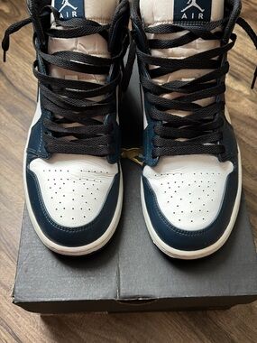 Nike Jordan Mid 1  Sneakers in White and Navy